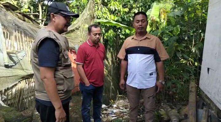 Camat Cikeusal Tinjau Lokasi Longsor di Dua Desa, Pastikan Korban Dapat Hunian Sementara