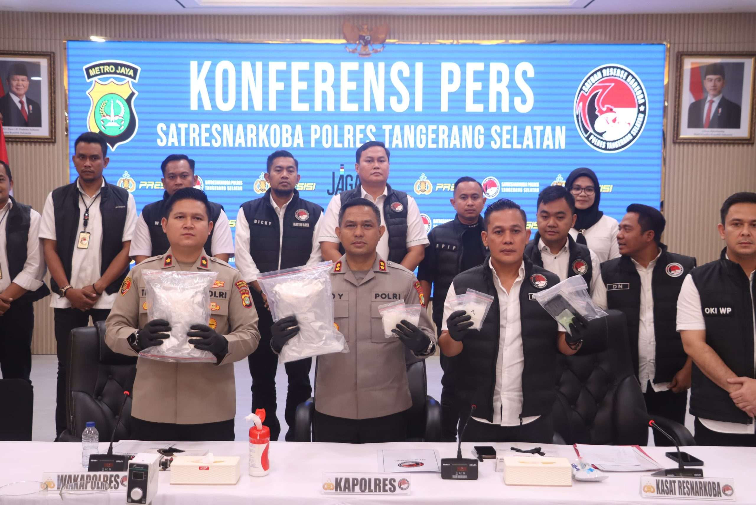 Polres Tangsel Bongkar Jaringan Narkoba Sintetis, 5 Tersangka Diamankan dari Jakarta hingga Tangerang Polres Tangsel Bongkar Jaringan Narkoba Sintetis, 5 Tersangka Diamankan dari Jakarta hingga Tangerang