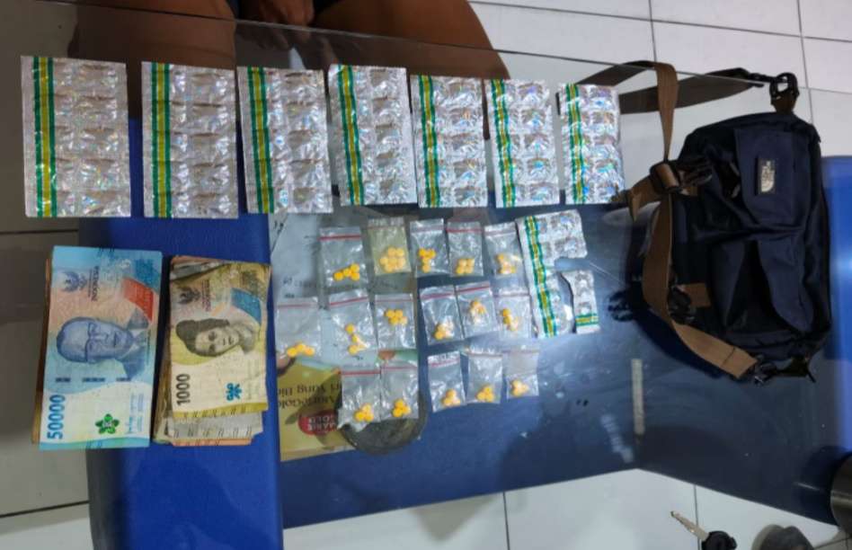 Berkedok Jual Sayur, Pelaku Peredaran Obat Keras Diamankan Polsek Sepatan Berkedok Jual Sayur, Pelaku Peredaran Obat Keras Diamankan Polsek Sepatan
