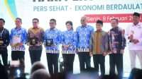 Gubernur Banten Andra Soni Terima PWI Awards pada Puncak HPN 2026