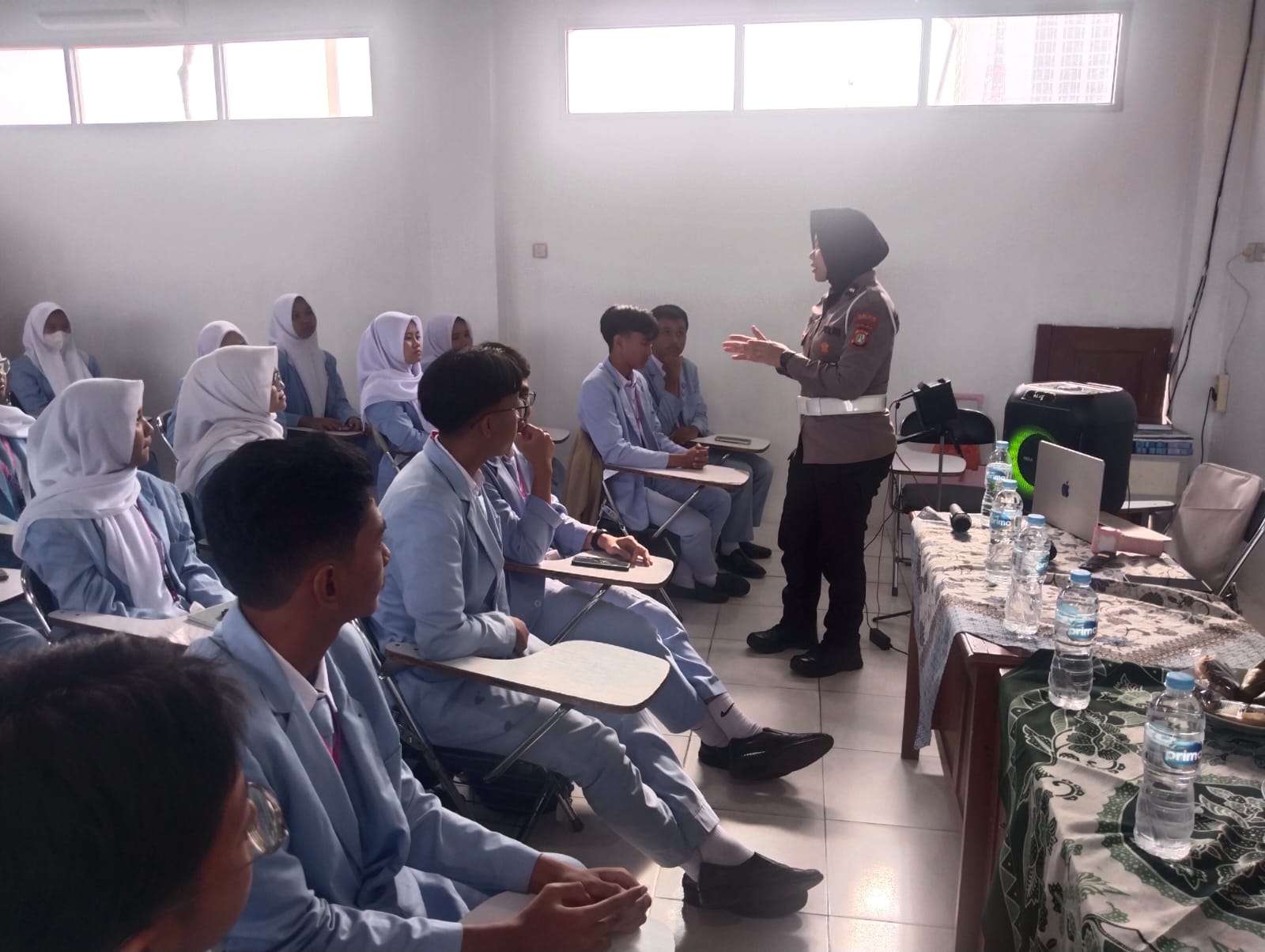 Pelajar SMK Farmasi Tangerang Dibekali Edukasi Tertib Berlalu Lintas Pelajar SMK Farmasi Tangerang Dibekali Edukasi Tertib Berlalu Lintas
