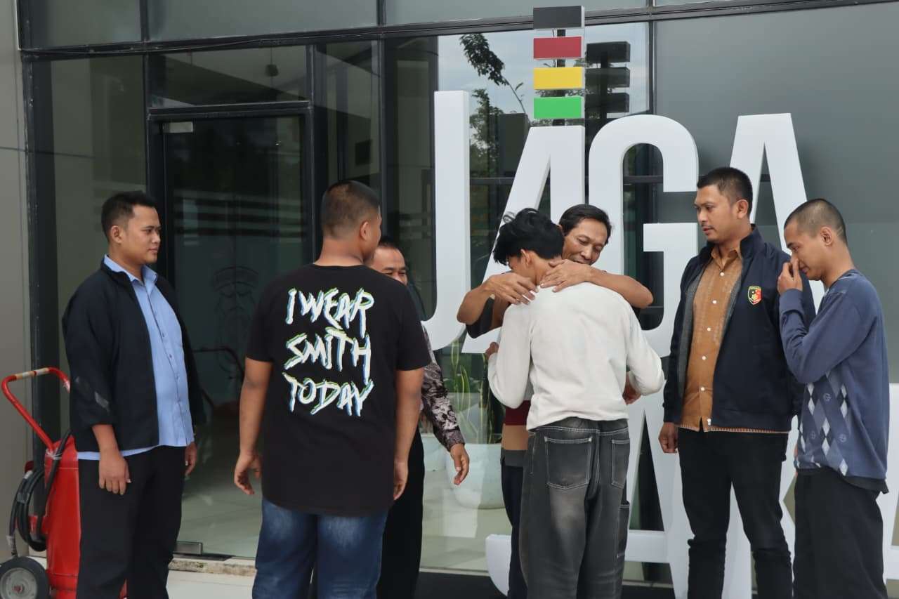 Viral di Media Sosial, Kasus Pelemparan Petasan terhadap Sopir Angkot Berakhir Damai