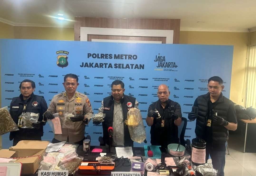 Polres Jaksel Bongkar Produsen Ganja Rumahan, 6 Kg Barang Bukti Disita