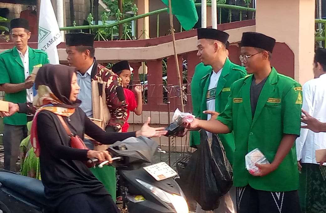 GP Ansor Kecamatan Rajeg Gelar Amaliah Berbagi Takjil pada Momentum Ramadhan