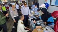 Cek Kesehatan Sopir Bus di Terminal Jatijajar, Polres Metro Depok Pastikan Pengemudi Sehat Jelang Mudik