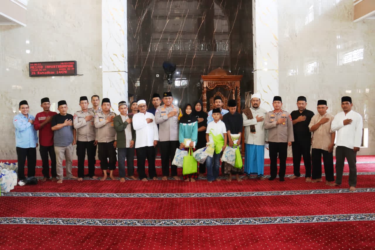 Kapolresta Tangerang Hadiri Santunan di Masjid Jami’ Aturrohmah Cangkudu Kapolresta Tangerang Hadiri Santunan di Masjid Jami’ Aturrohmah Cangkudu