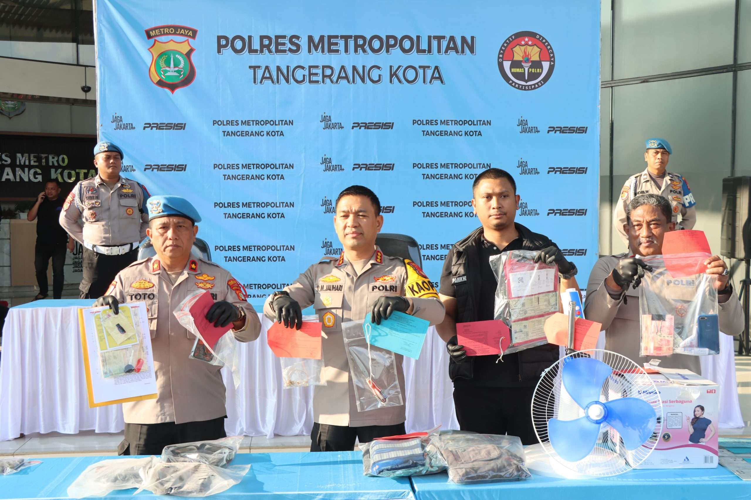 Polisi Sikat Komplotan Curas dan Curanmor di Kota Tangerang, 7 Debt Collector Gadungan Ditangkap Polisi Sikat Komplotan Curas dan Curanmor di Kota Tangerang, 7 Debt Collector Gadungan Ditangkap