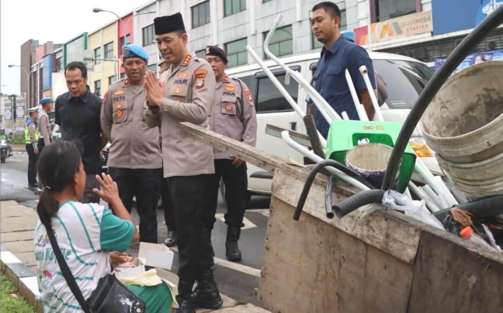 Ramadan Penuh Kehangatan, Kapolrestro Tangerang Kota Sapa Warga di Jalan Ramadan Penuh Kehangatan, Kapolrestro Tangerang Kota Sapa Warga di Jalan