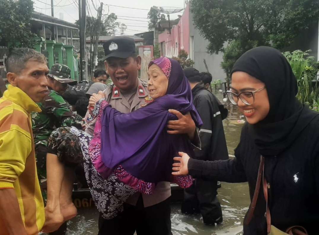 Banjir Rendam Sejumlah Wilayah Kota Tangerang, Polres Tangkot Dirikan Posko dan Dapur Umum
