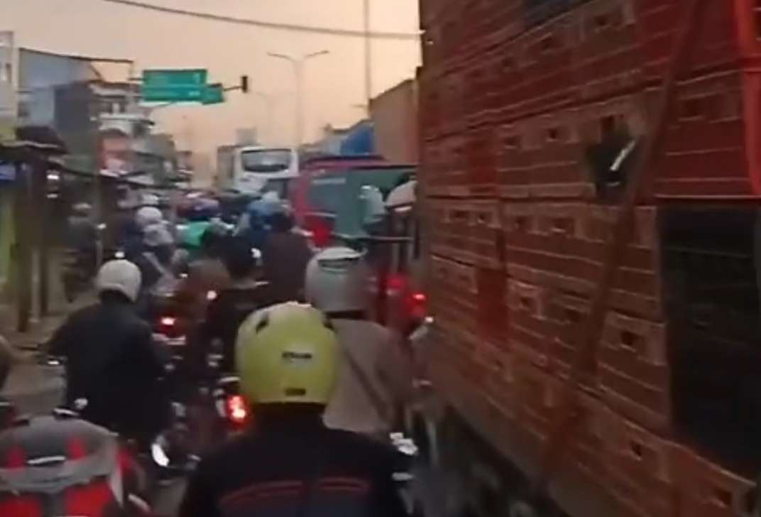 Relokasi Pasar Tumpah Cikarang Hanya Pindahkan Kemacetan, Plt Bupati Belum Temukan Solusi Jitu