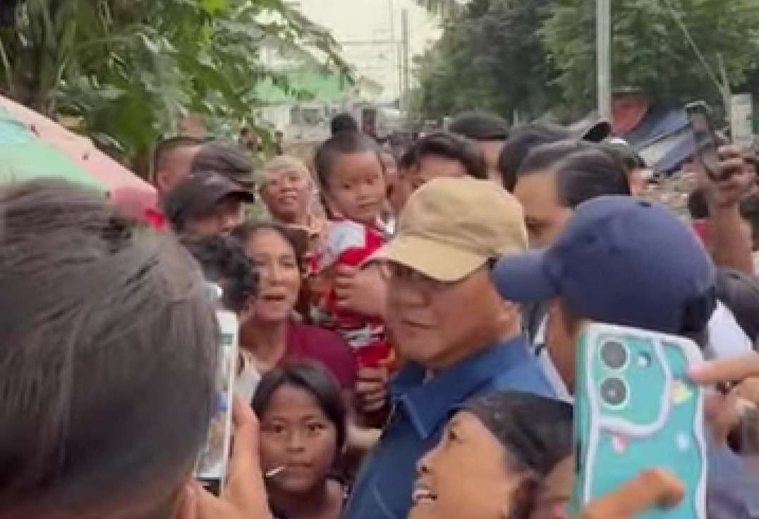 Prabowo Blusukan ke Permukiman Bantaran Rel Pasar Senen Tak Jauh dari Istana