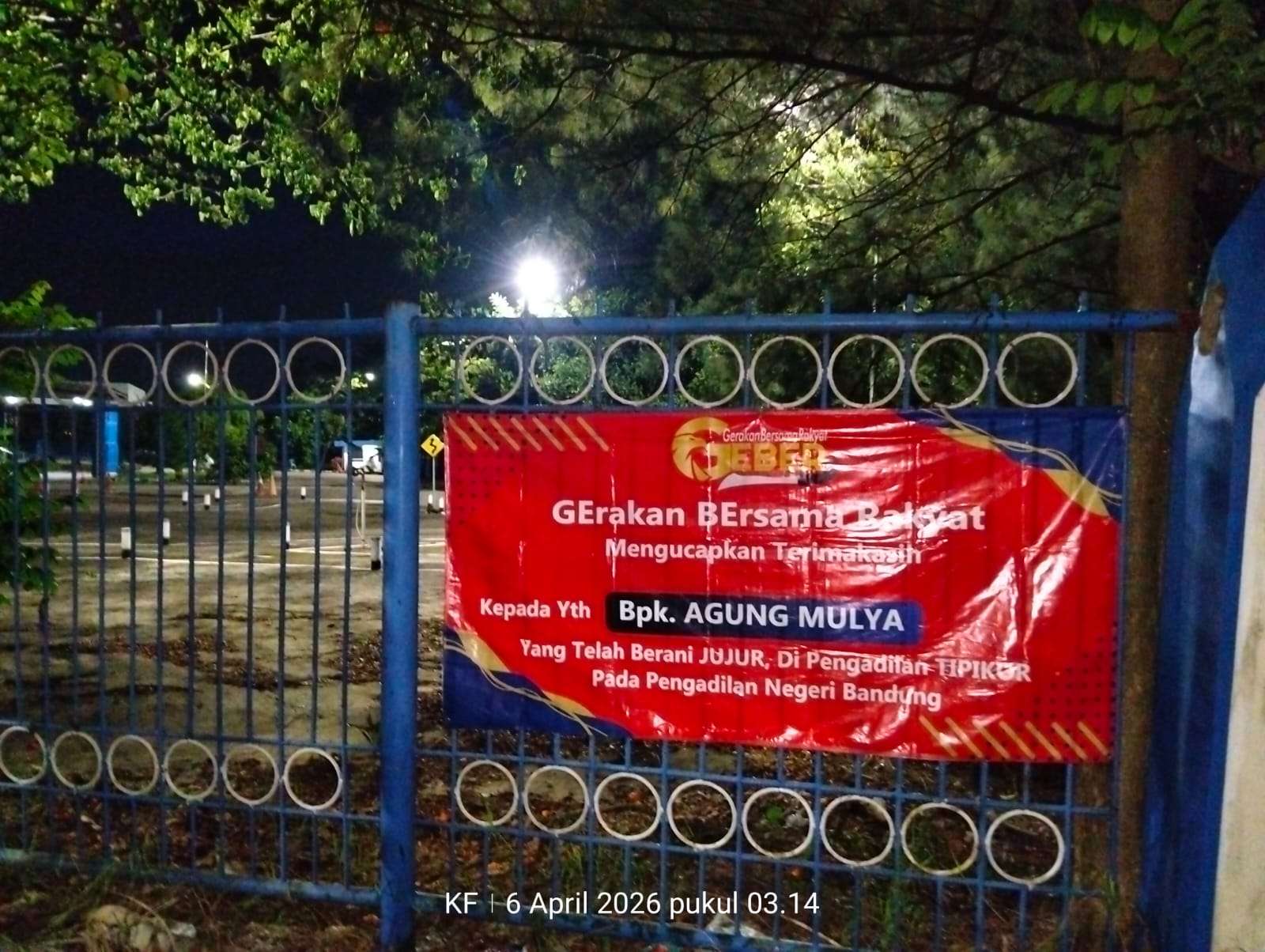 Apresiasi Kejujuran Kabid PSDA di Sidang Tipikor, Spanduk “Terima Kasih Agung Mulya” Bertebaran di Pemda Bekasi