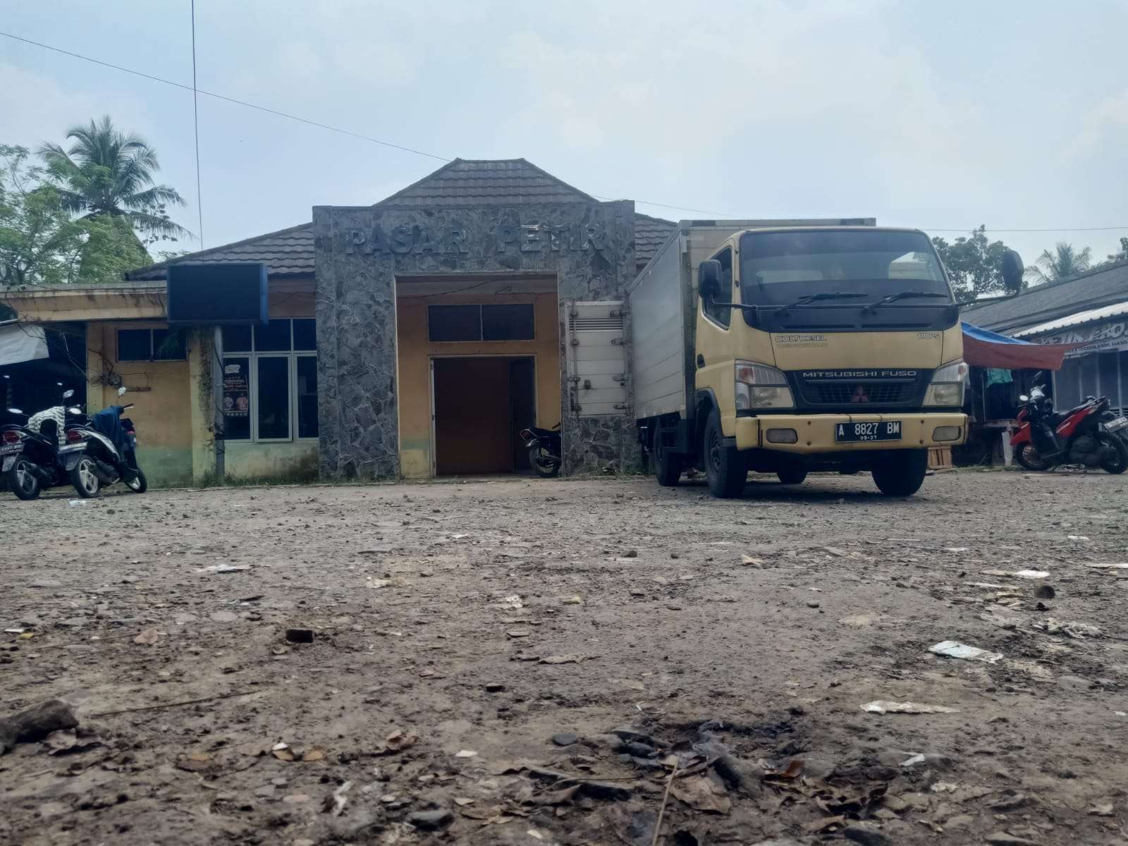 Warga Desak Perbaikan Pasar Petir, Soroti Lantai dan Fasilitas Tak Layak, Perkim Banten Jangan Tutup Mata