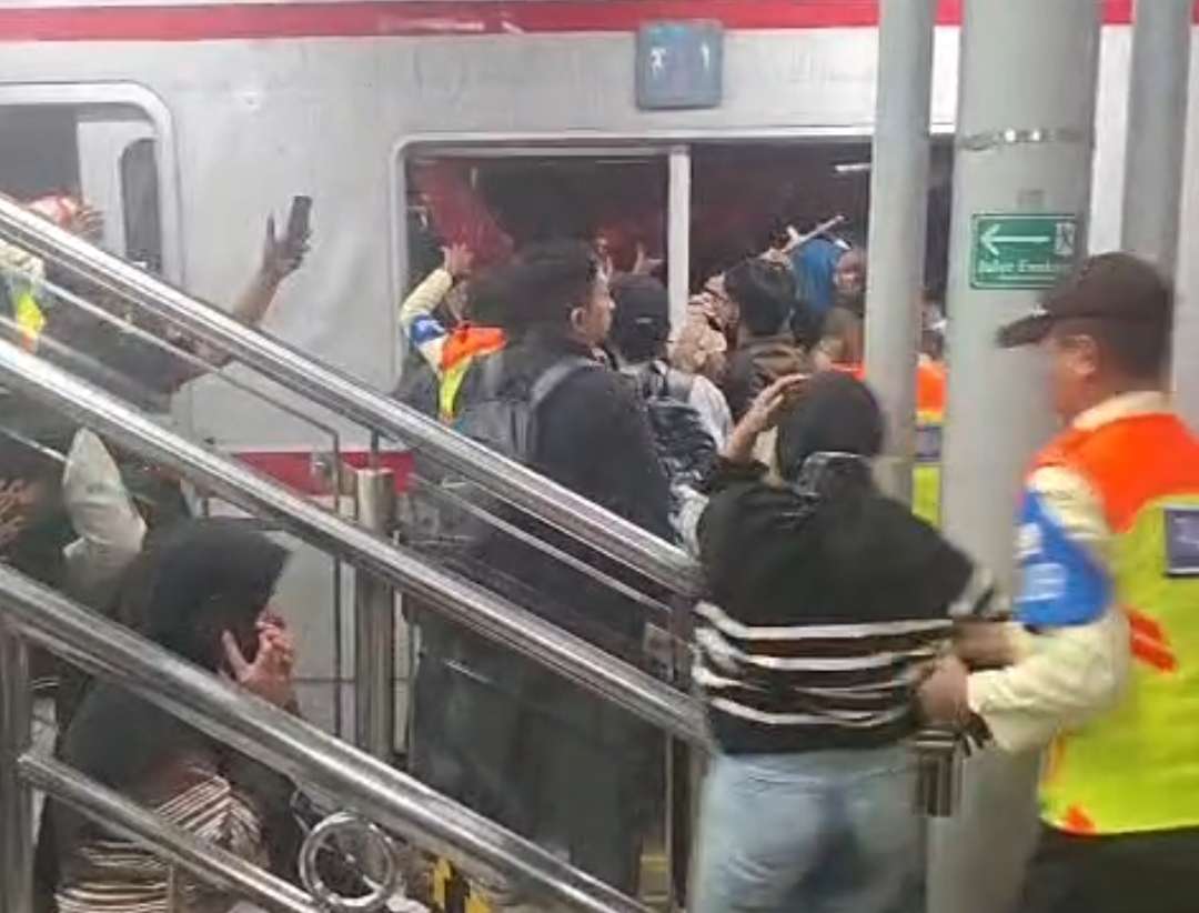 KAI Sampaikan Permohonan Maaf dan Fokus Evakuasi Penumpang di Stasiun Bekasi Timur