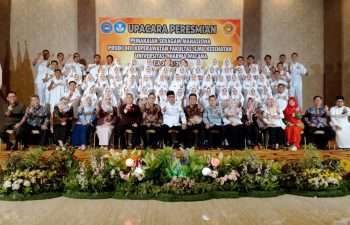 Universitas Dharma Wacana Resmi Kenakan Seragam 64 Mahasiswa D3 Keperawatan 2025–2026 Universitas Dharma Wacana Resmi Kenakan Seragam 64 Mahasiswa D3 Keperawatan 2025–2026