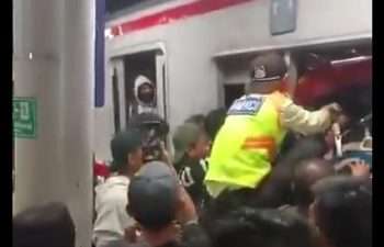 Breaking: Argo Bromo Anggrek Sambar KRL di Bekasi Timur, Korban Tengah Dievakuasi