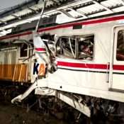 Terkini, Korban Luka Kecelakaan KA di Bekasi Timur Dievakuasi ke 3 Rumah Sakit