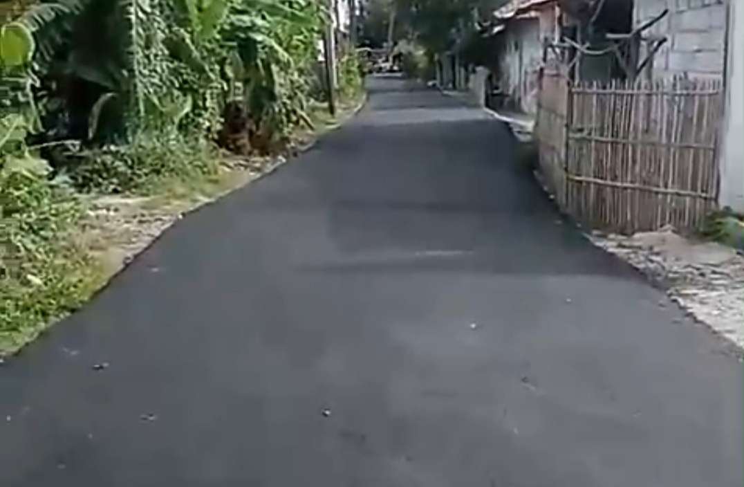 Pembangunan Aspal Hot mix di Depan SMKN5 Mauk Barat, Diduga Tidak Sesuai Spesifik