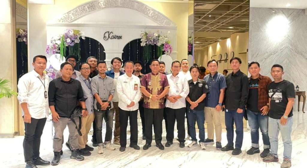 Tutupi Kelemahan Kinerja? Plt Bupati Bekasi Manjakan Influencer di Hotel Mewah