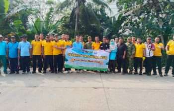 Jumat Bersih, Polres Serang Bersama Forkopimcam Tunjung Teja Gelar Gerakan ASRI Bersihkan Sampah di Jalan Provinsi