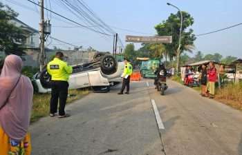 Satlantas Polres Serang Olah TKP Lakalantas di Cikeusal, Korban Dilarikan ke RSUD Serang