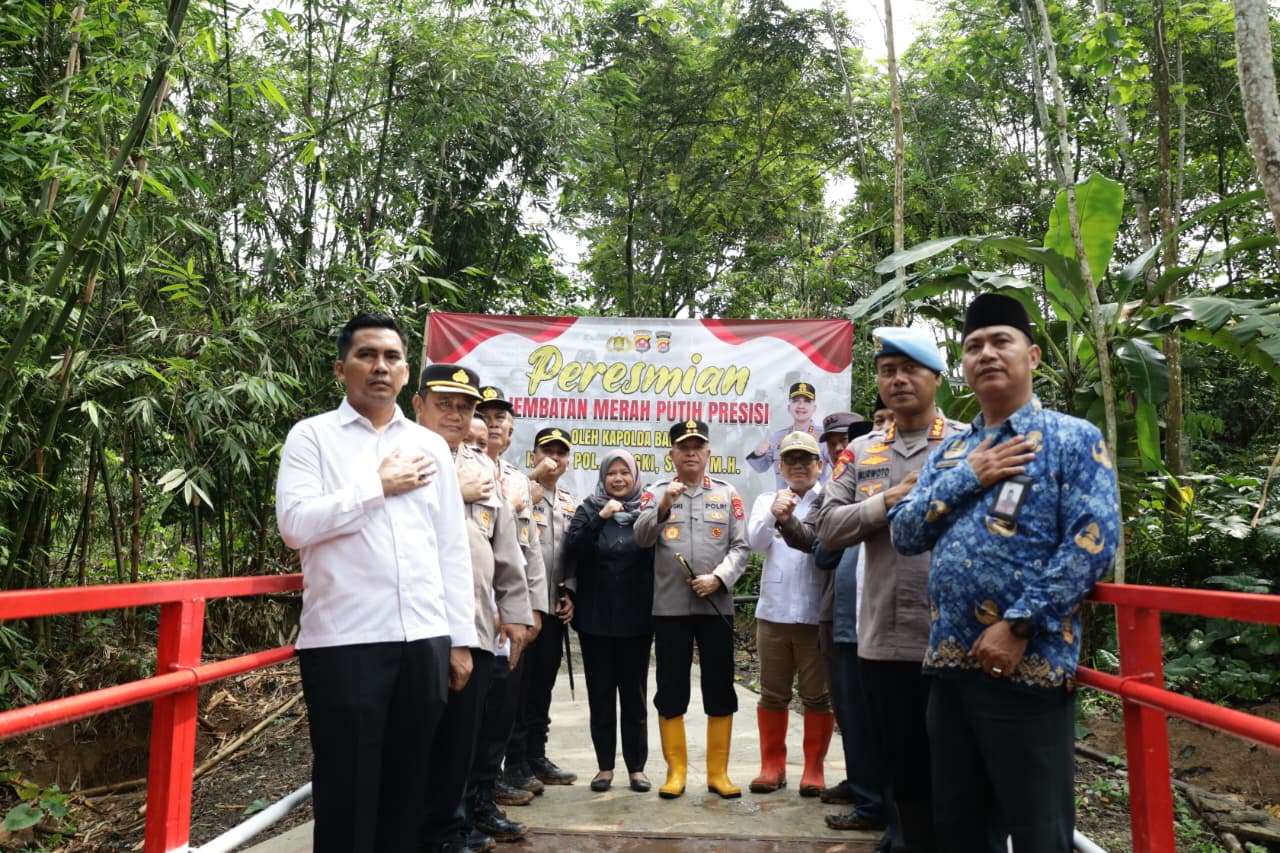 Kapolda Banten Tanam 1.000 Pohon dan Resmikan Jembatan Merah Putih Presisi di Lebak