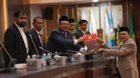 Gubernur Aceh Hadiri Paripurna DPRA Penyampaian Rekomendasi LKPJ 2025 Gubernur Aceh Hadiri Paripurna DPRA Penyampaian Rekomendasi LKPJ 2025