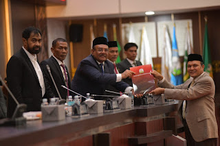 Gubernur Aceh Hadiri Paripurna DPRA Penyampaian Rekomendasi LKPJ 2025 Gubernur Aceh Hadiri Paripurna DPRA Penyampaian Rekomendasi LKPJ 2025