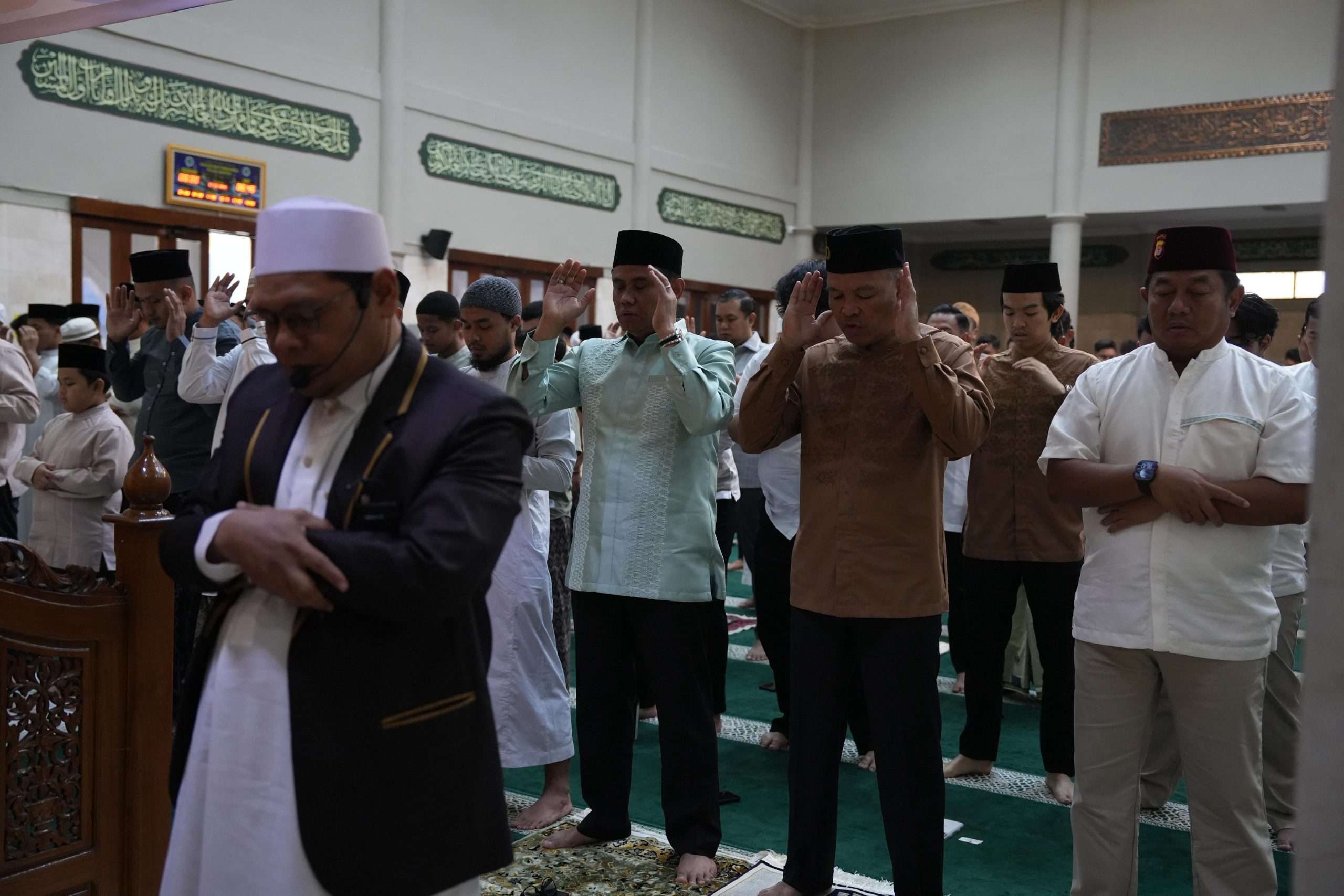 Polda Banten Gelar Sholat Idul Adha 1447 H di Masjid Baiturrahman