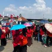 Genap Dua Bulan Karyawan PT. Amos Indah Indonesia Aksi Unjuk Rasa di Pabrik