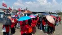 Genap Dua Bulan Karyawan PT. Amos Indah Indonesia Aksi Unjuk Rasa di Pabrik