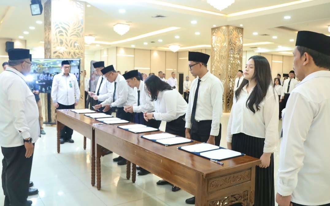 Menaker Lantik 976 ASN: Tekankan Semangat Belajar, Integritas, dan Kekompakan
