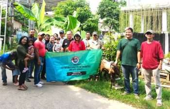 DPD IWO Indonesia Kota Bekasi Sembelih 1 Ekor Hewan Kurban, Pererat Kebersamaan Warga