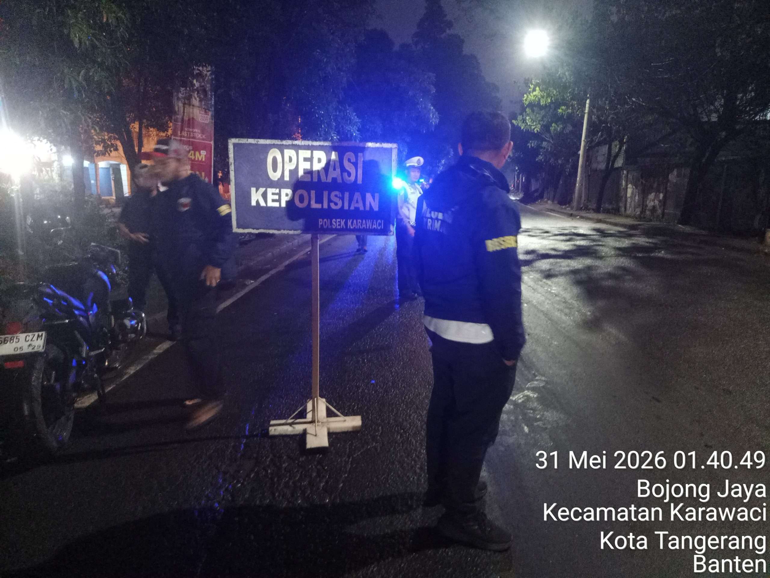 Jaga Kondusivitas Wilayah, Polsek Karawaci Gelar Razia Stasioner Dan Patroli Mobil Bersama POKDAR Kamtibmas Dan Satpol PP