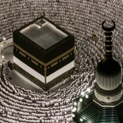 Bagaimana Umat Islam Menunaikan Ibadah Haji?