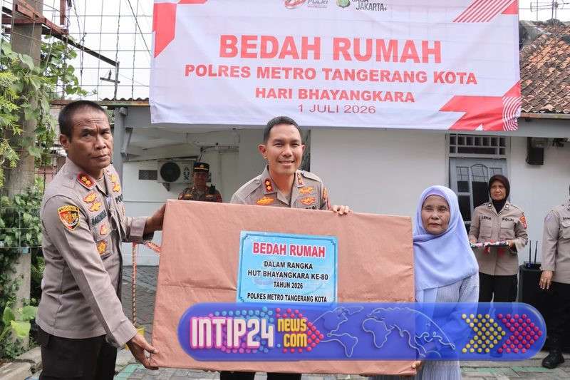 Sambut Hari Bhayangkara ke-80, Polres Metro Tangerang Kota Bedah Rumah Warakawuri di Karawaci