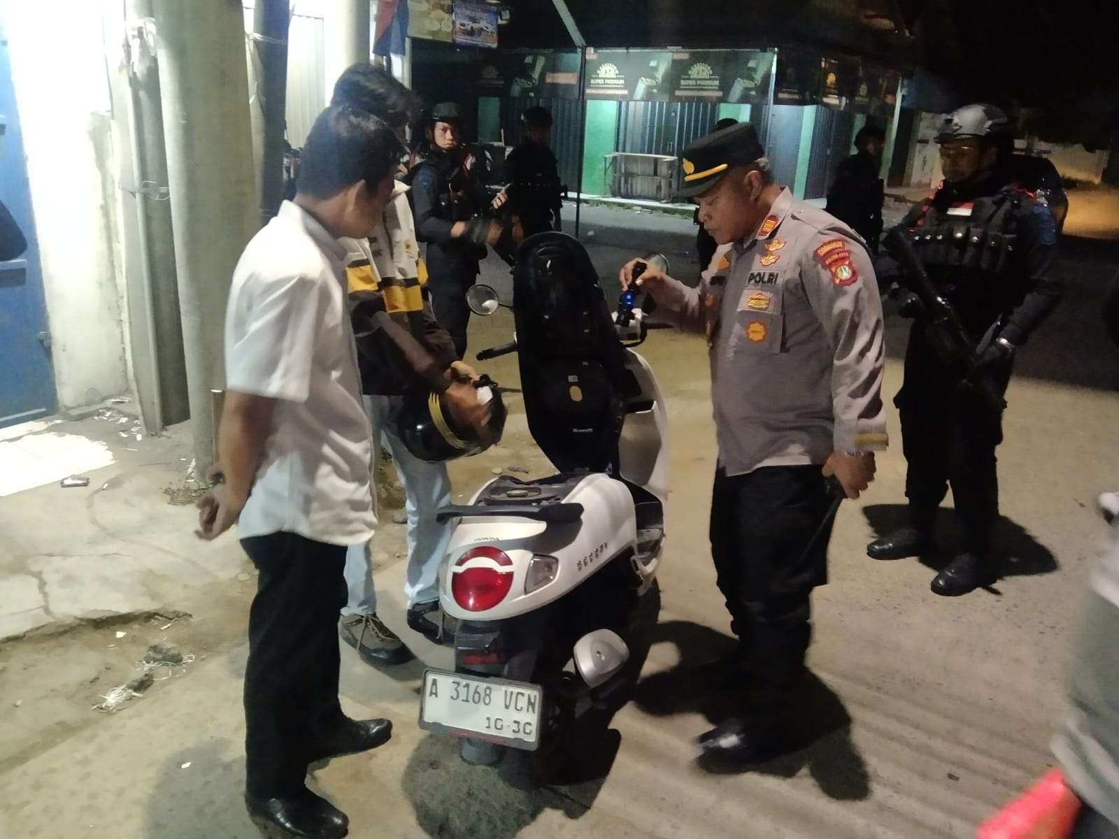 Polsek Pakuhaji dan Brimob Gelar Razia Stasioner serta Patroli Mobile, Situasi Wilayah Tetap Kondusif