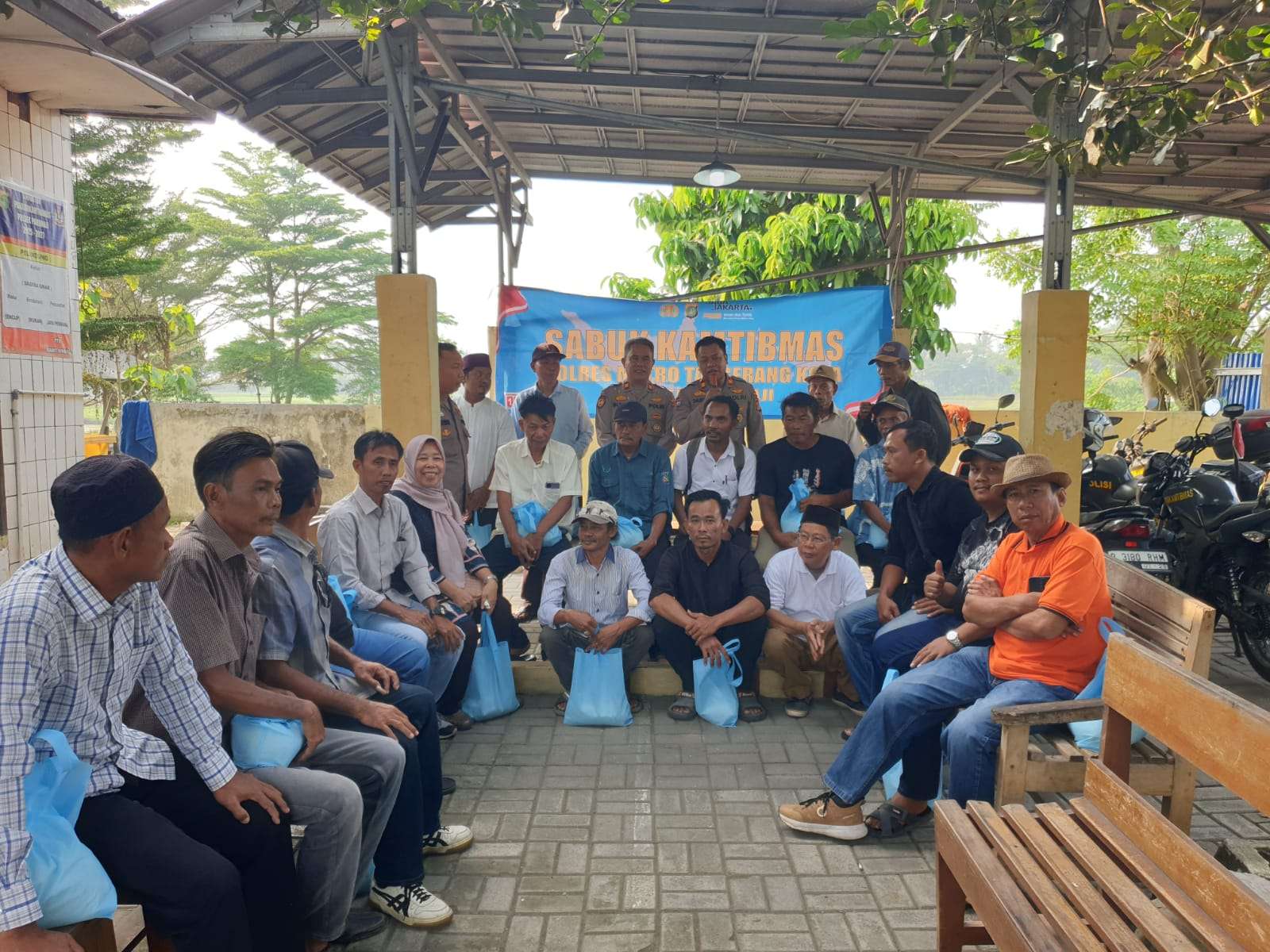 POLSEK PAKUHAJI GELAR SABUK KAMTIBMAS DAN JUMAT PEDULI, PERERAT SILATURAHMI DENGAN MASYARAKAT