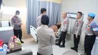 Kapolda Banten Jenguk Personel Brimob Korban Penganiayaan Debt Collector di RSB Korbrimob Polri Kapolda Banten Jenguk Personel Brimob Korban Penganiayaan Debt Collector di RSB Korbrimob Polri