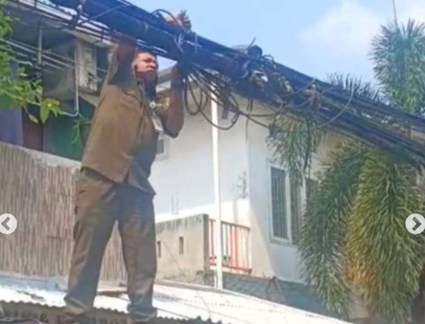 Trantib Ciledug Ambil Tindakan Tegas Potong Kabel Internet yang Menjuntai
