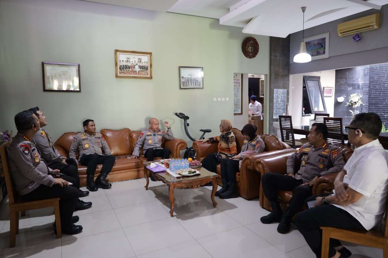 Sambut Hari Bhayangkara ke-80, Kapolda Banten Pererat Silaturahmi dengan Kapolda Banten Terdahulu Sambut Hari Bhayangkara ke-80, Kapolda Banten Pererat Silaturahmi dengan Kapolda Banten Terdahulu