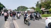 Satlantas Polres Serang Kawal Masa Aksi Buruh ke KP3B dengan Humanis Satlantas Polres Serang Kawal Masa Aksi Buruh ke KP3B dengan Humanis