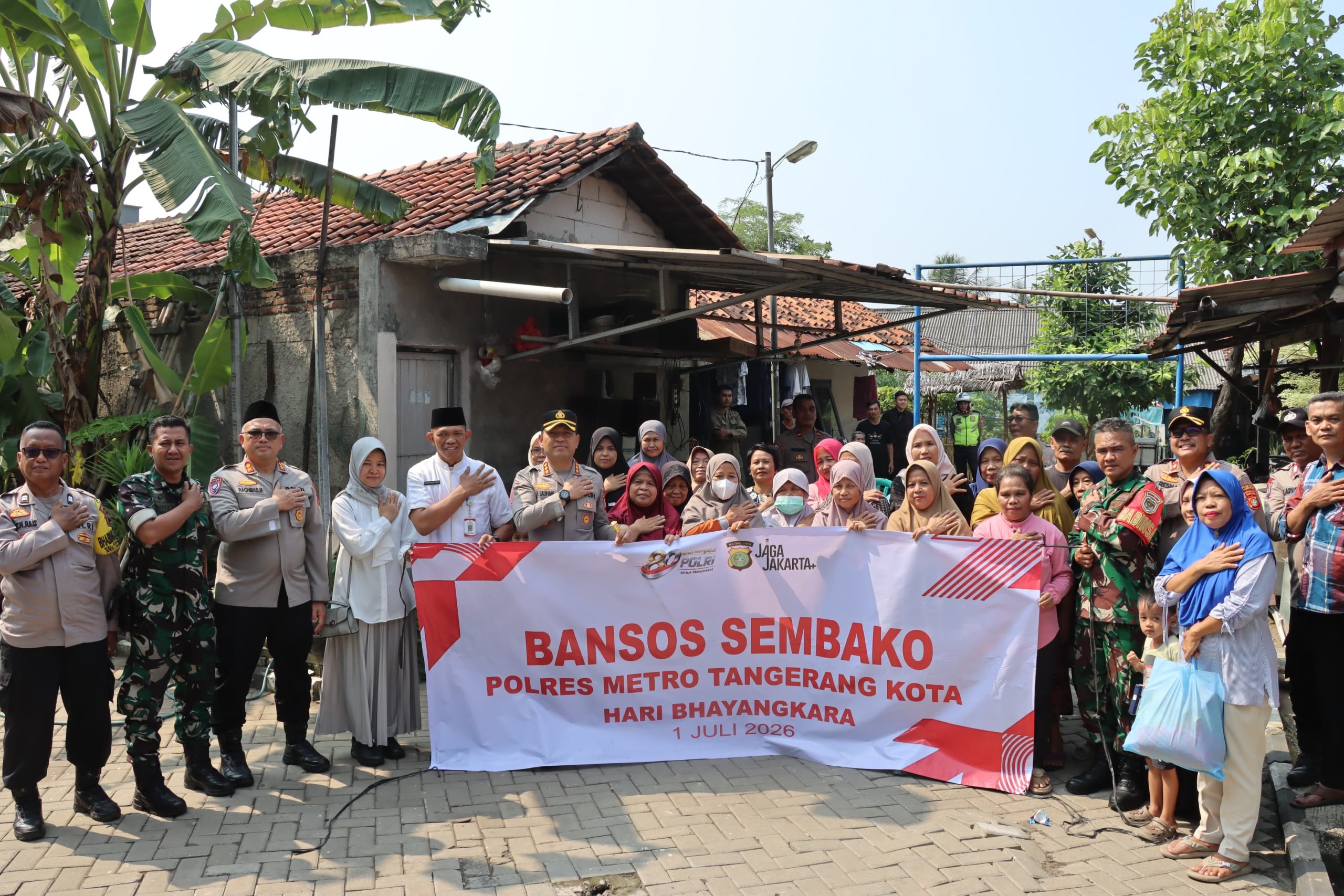 Polri Peduli Masyarakat, Kapolres Tangerang Kota Turun Langsung ke Permukiman Padat di Pasar Baru