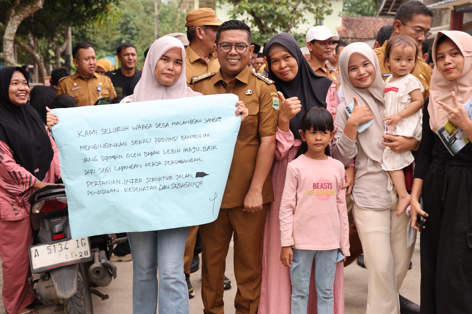 Jalan Rusak Tinggal Kenangan, Warga Malanggah Serang Kini Lebih Mudah ke Sekolah dan Puskesmas Jalan Rusak Tinggal Kenangan, Warga Malanggah Serang Kini Lebih Mudah ke Sekolah dan Puskesmas