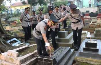 Jelang Hari Bhayangkara ke-80, Kapolres Lebak Pimpin Ziarah Rombongan di TMP Sirna Rana