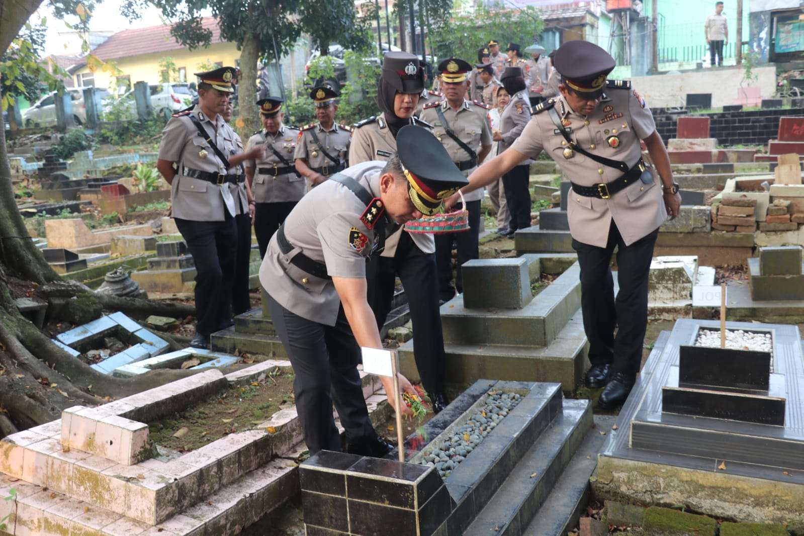 Jelang Hari Bhayangkara ke-80, Kapolres Lebak Pimpin Ziarah Rombongan di TMP Sirna Rana