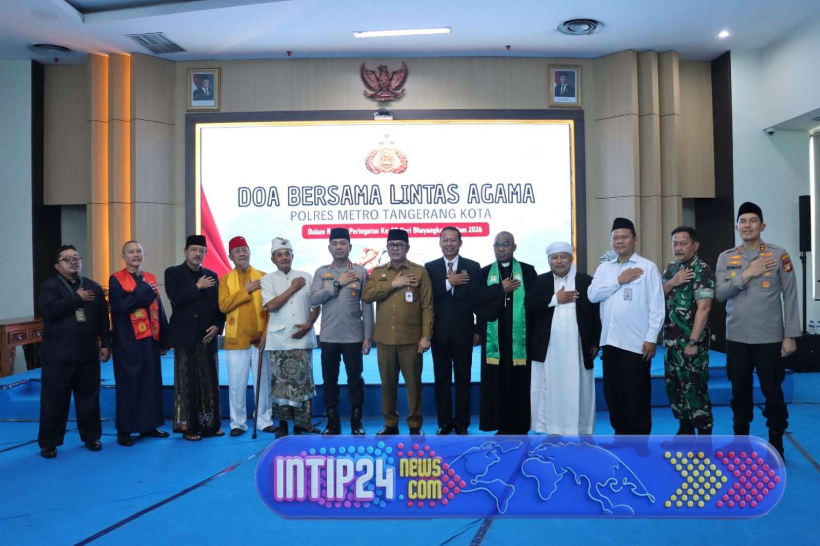 Doa Bersama Lintas Agama Perkuat Kebersamaan Sambut Hari Bhayangkara ke-80 di Polres Metro Tangerang Kota