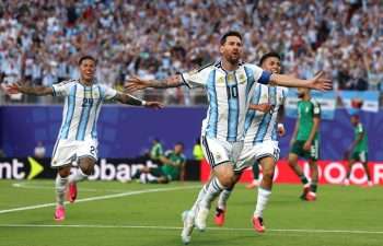 Juara Bertahan Argentina Raih Poin Usai Menang atas Aljazair 3-0
