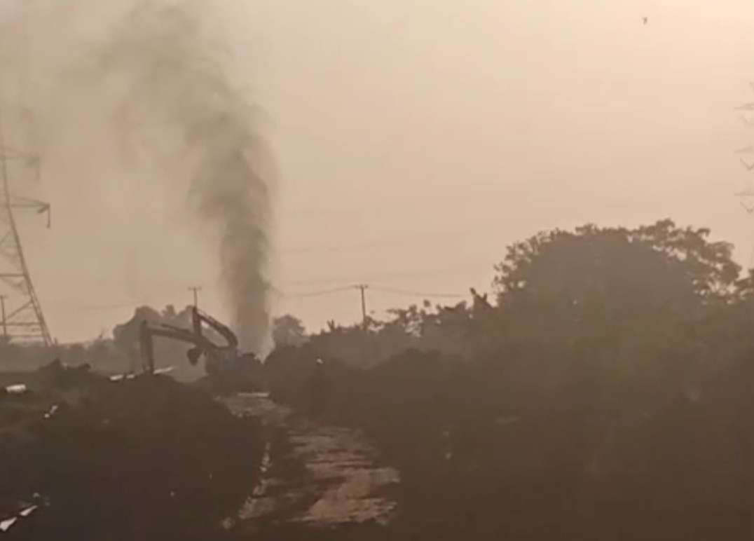 Heboh, Semburan Gas di Babelan Diduga Berasal dari Pipa Pertamina yang Bocor Heboh, Semburan Gas di Babelan Diduga Berasal dari Pipa Pertamina yang Bocor