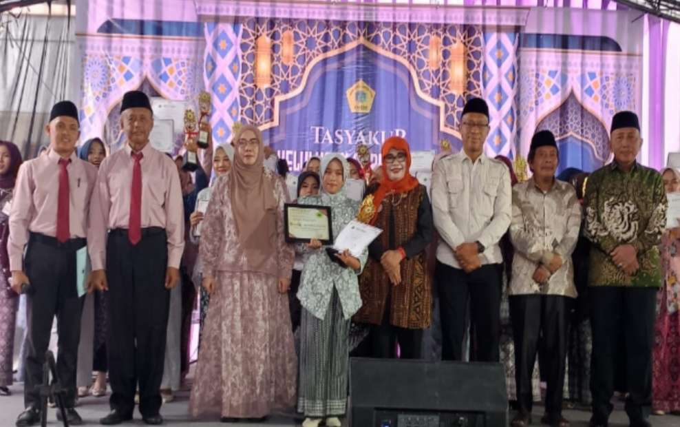 Tasyakuran Kelulusan Kelas IX SMPS Islam Ayatra Berjalan Khidmat Tasyakuran Kelulusan Kelas IX SMPS Islam Ayatra Berjalan Khidmat